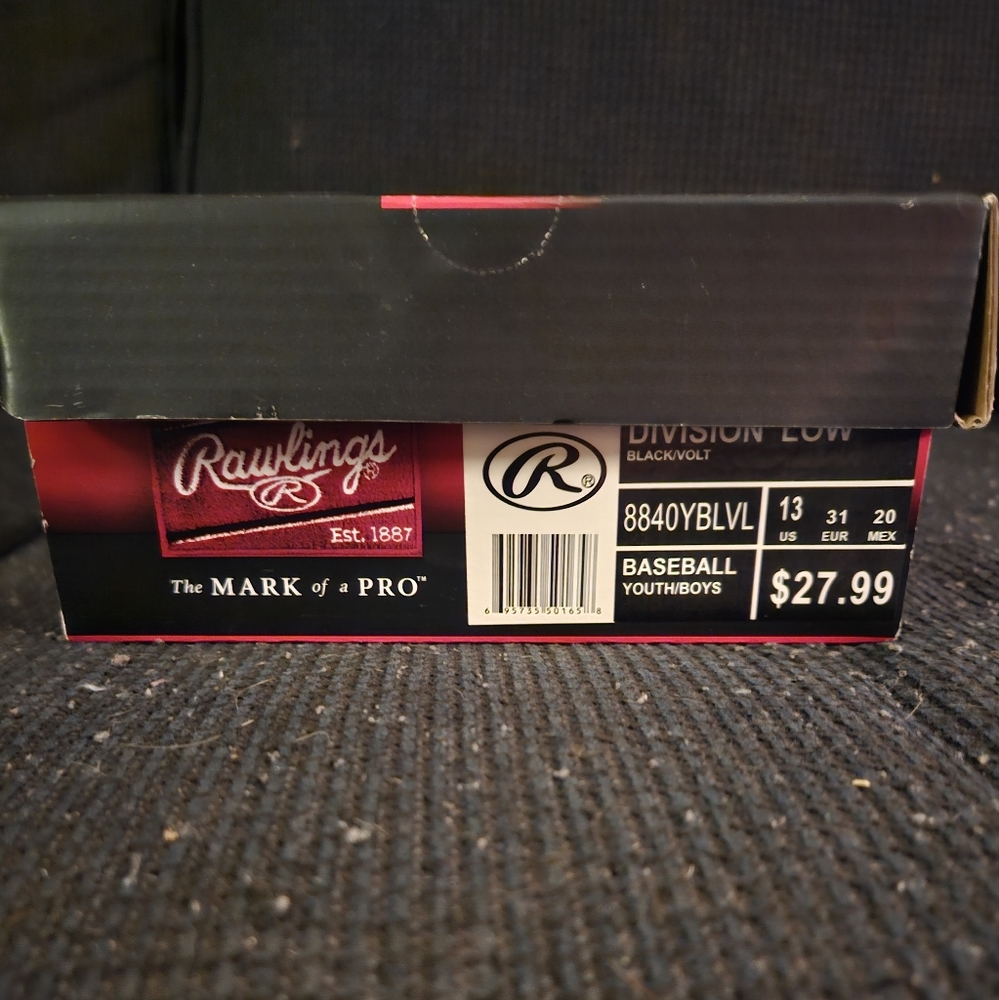 BASEBALL CLEATS - Picture 2 of 6